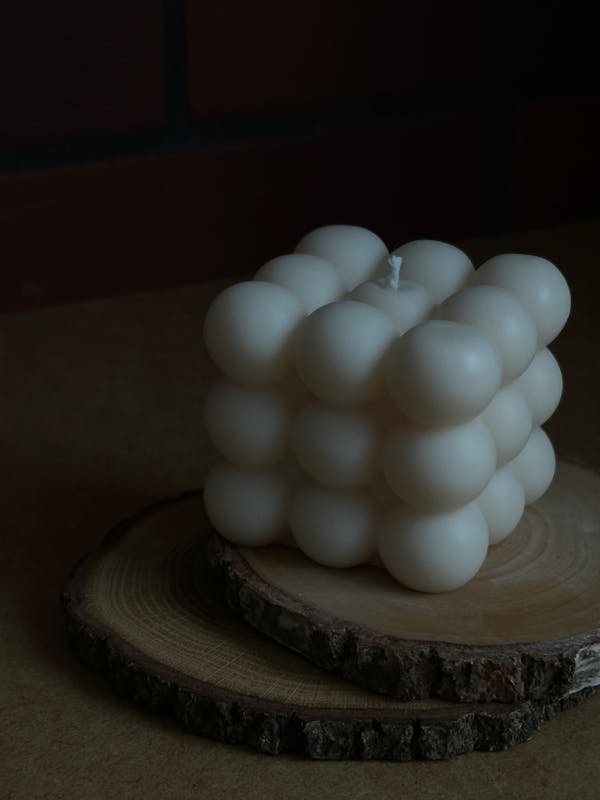 Bougie cube bougie : l'élégance chaleureuse à votre table